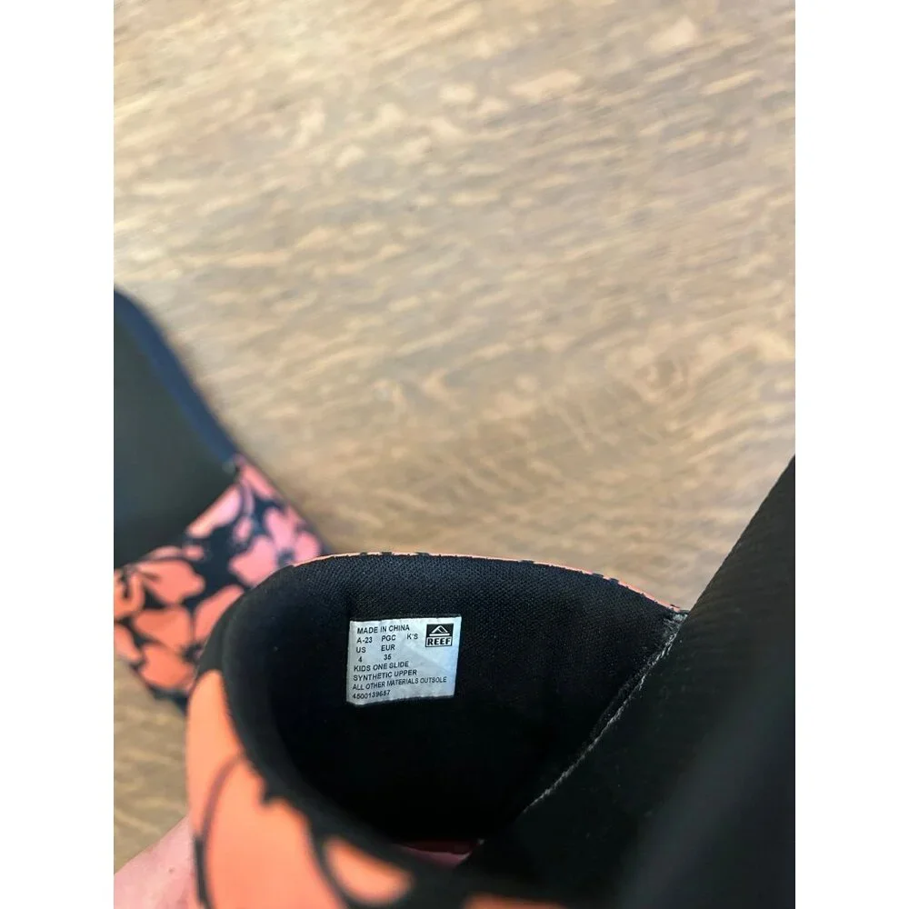 Reef kids slides size 4‎